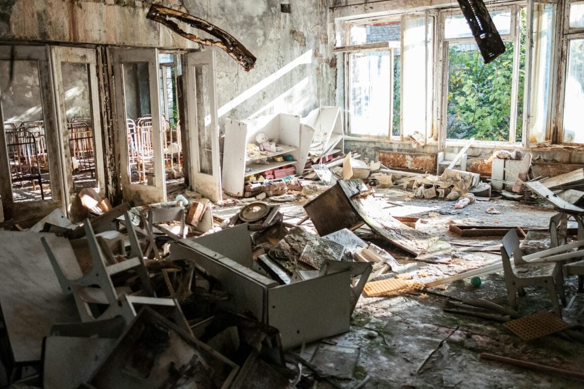 building junk disposal